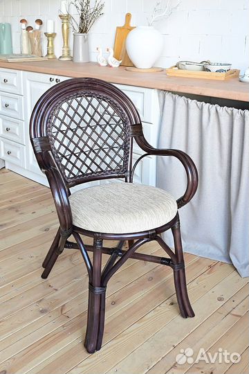 Стул из ротанга