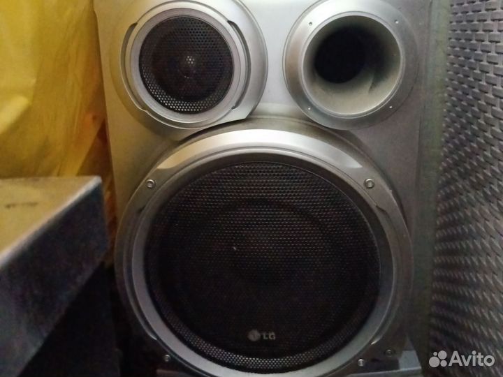 Музыкальный центр lg с 2 колонками и караоке
