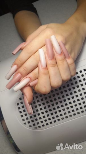 Модель на маникюр