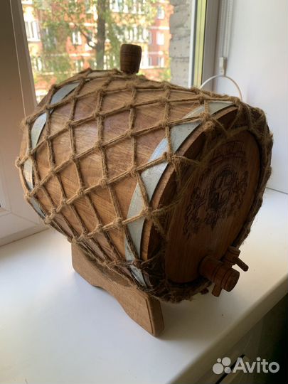 Деревянная бочка для вина