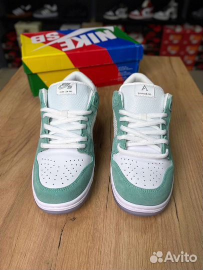 Nike SB Dunk low April