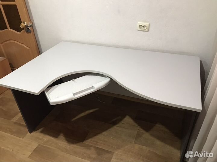 Компьютерный стол с вырезом бу 160x80-100