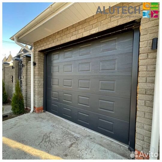Секционные ворота для гаража alutech