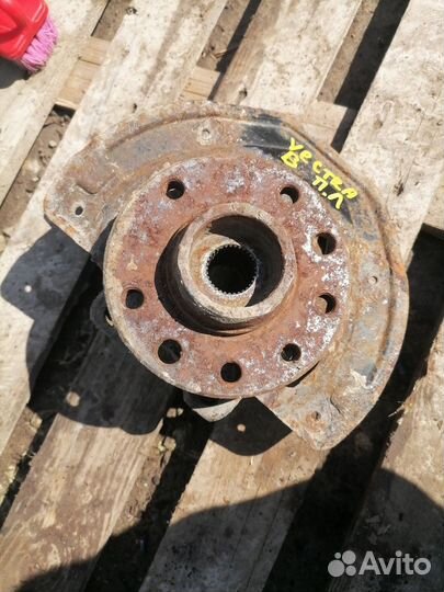 Кулак поворотный передний левый Opel Vectra