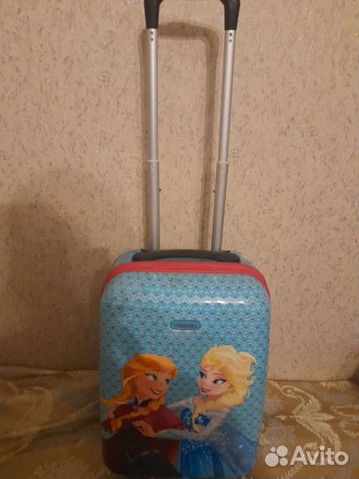 Чемодан на колёсах д/д