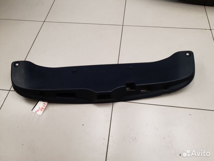 Обшивка крышки багажника Mercedes E-klasse Coupe C