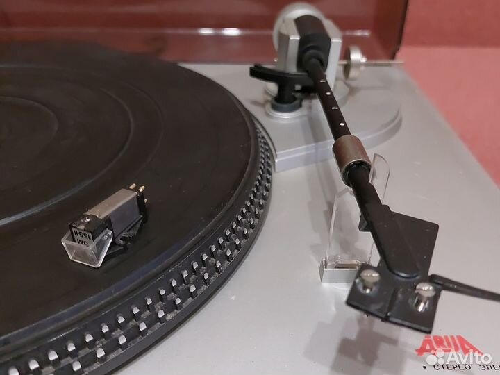 Проигрователи винила 2 шт