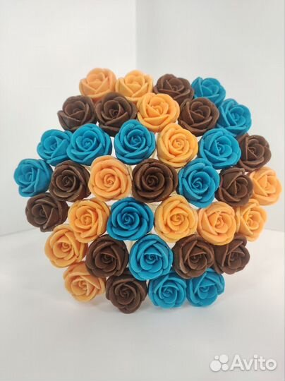 Букет из Белого и Молочного Шоколада - 37 Роз