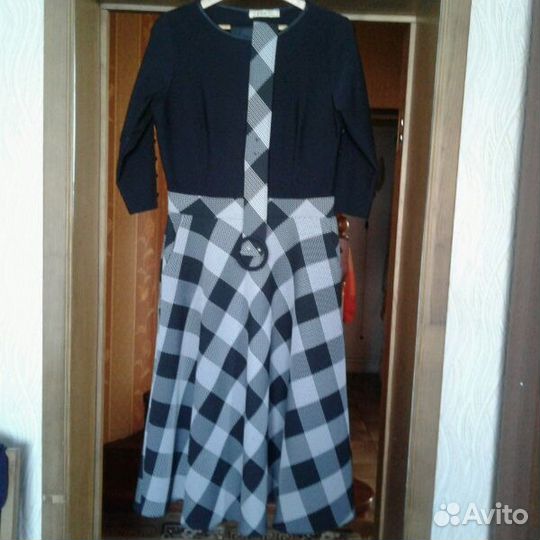 Платье строгое