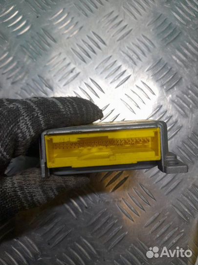 Блок управления Airbag SRS Mitsubishi Carisma