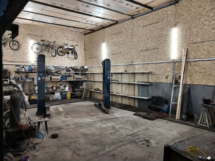 Гараж, > 30 м²