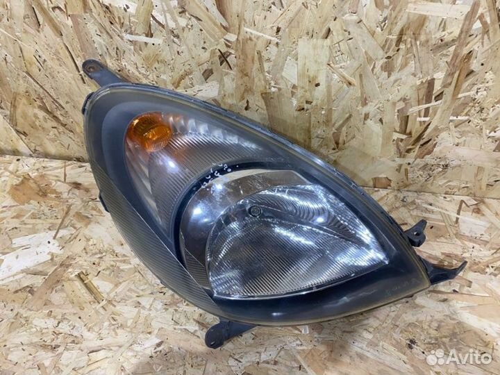 Фара правая передняя правая Toyota Yaris Verso