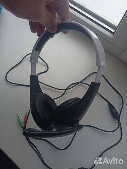 Наушники с микрофоном