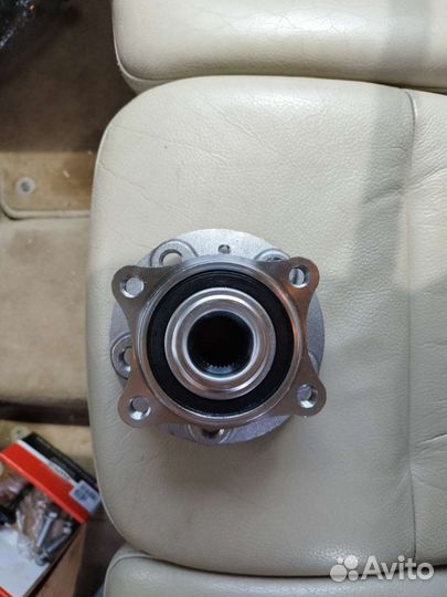 Ступичный подшипник 31658081