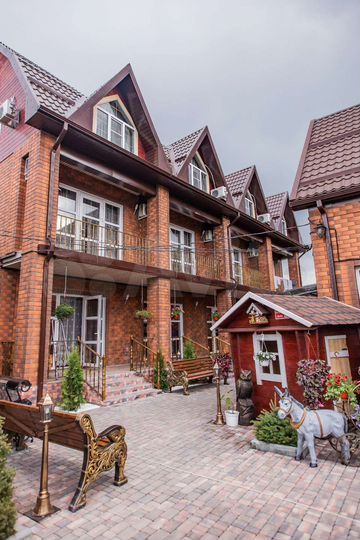 Коттедж 1000 м² на участке 14 сот.