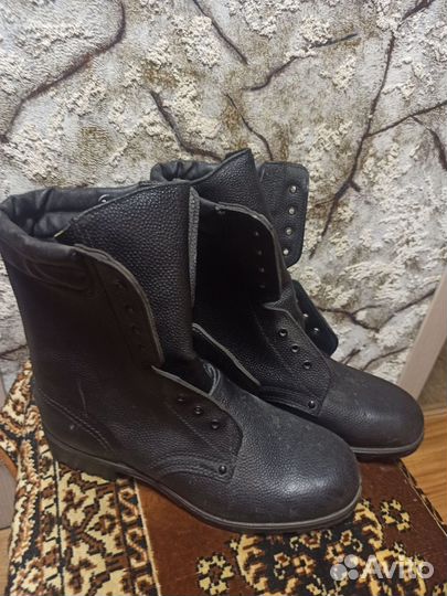 Ботинки с высоким берцем