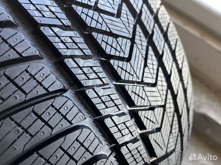 Pirelli Scorpion Winter 285/40 R22 и 325/35 R22 V
