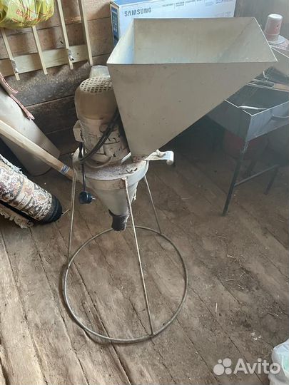 Крупорушка зернодробилка кормоизмельчитель