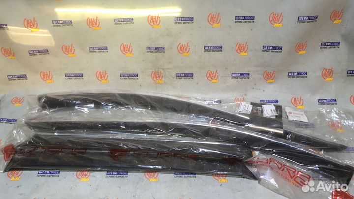 Дефлектора на двери SRX 10-14г. (с хром полосой)