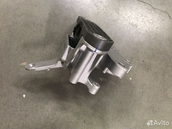 Опора двигателя левая SX11 1077062500