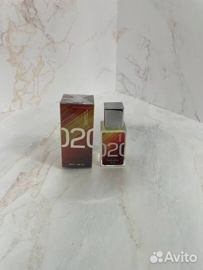 Escentric Molecules Molecule 02