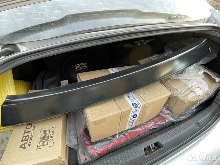 Lancer 10 вставка между клыками новая