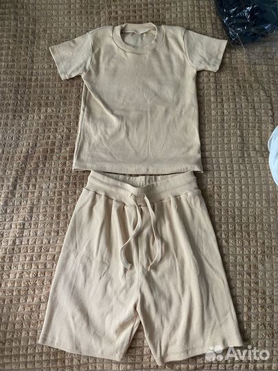 Вещи женские 42-44