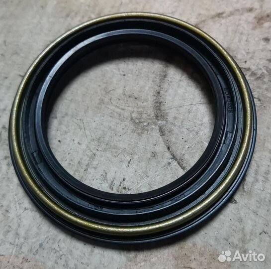 Сальник передней ступицы новый Nissan