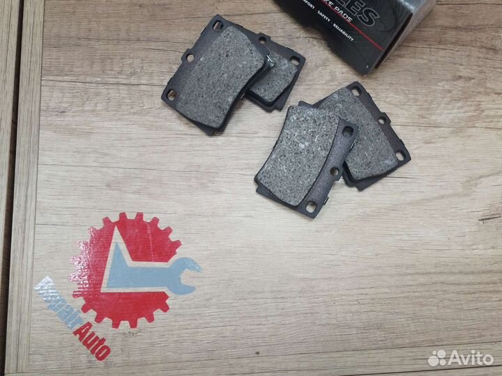 Тормозные колодки задние Mitsubishi Pajero