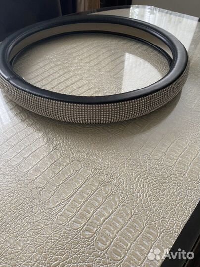 Оплетка на руль со стразами