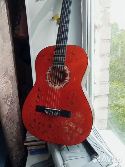 Акустическая гитара, нейлоновые струны