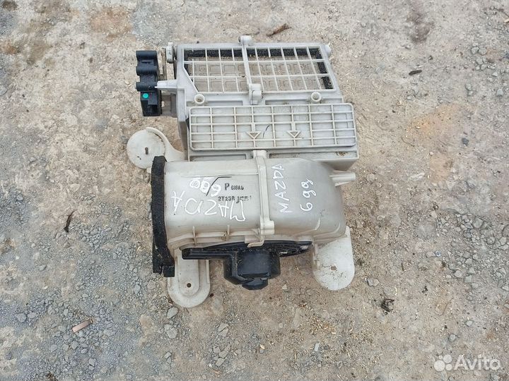 Моторчик печки в корпусе mazda 6gg