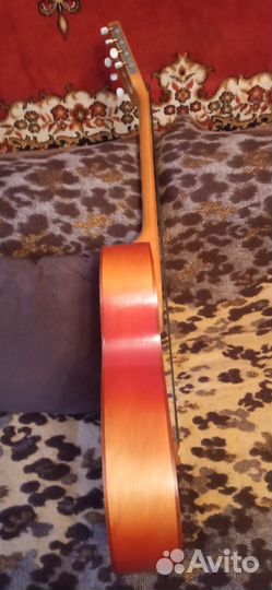Акустическая гитара