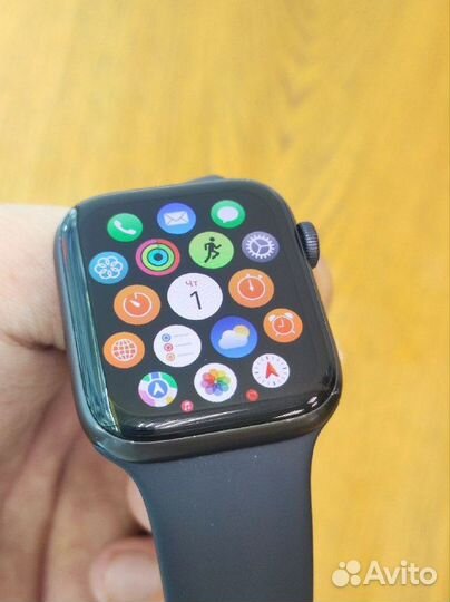 Смарт-часы Apple Watch SE 44mm