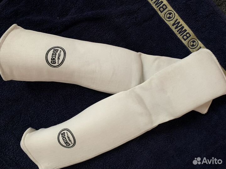 Боксерские перчаткии защита на ноги