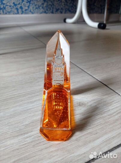 Настольный сувенир из стекла очень тяжелый