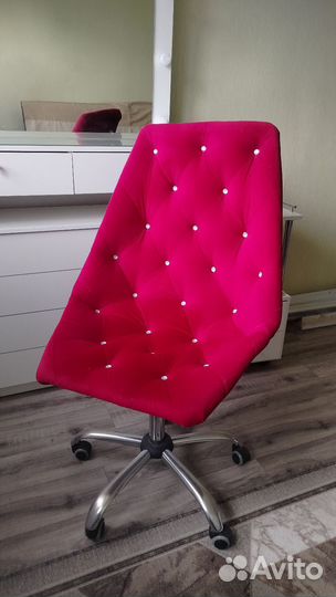 Туалетный столик с зеркалом и подсветкой