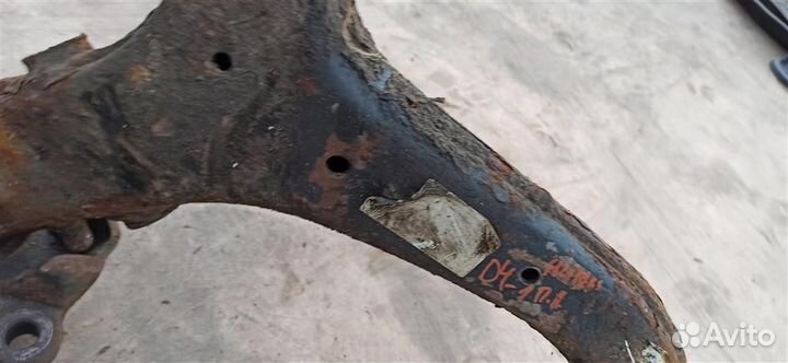 Кулак поворотный передний левый Land Rover discov