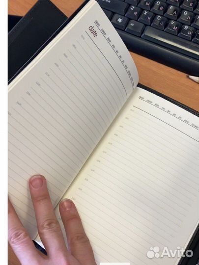 Ежедневник новый с ручкой в коробке