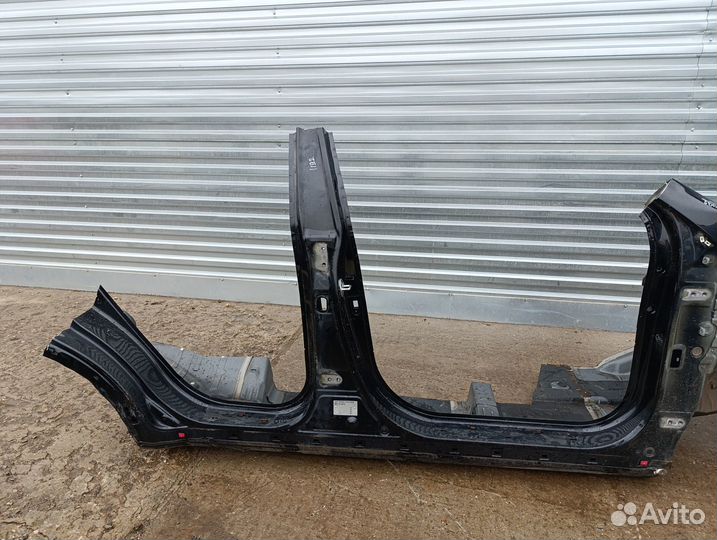 Б/У Б/У Порог со стойкой правый 713223UD00