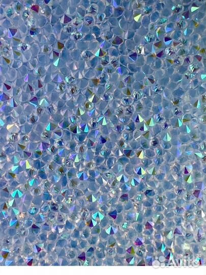 Чехол на iPhone 13 небесно-голубой со стразами