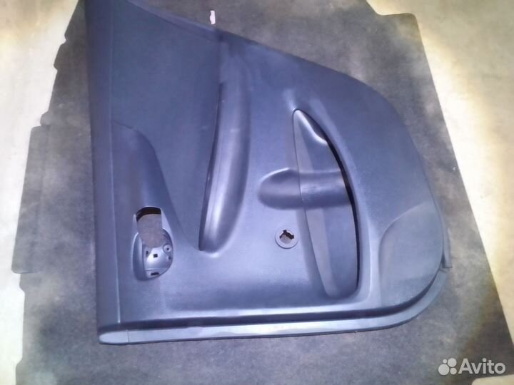 Обшивка задней правой двери Toyota Corolla E150