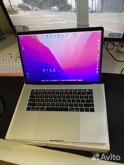 Macbook pro 15 2017 touch bar