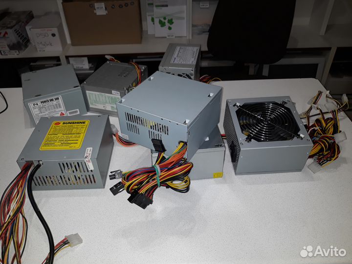 Блоки питания ATX для компьютера в ассортименте