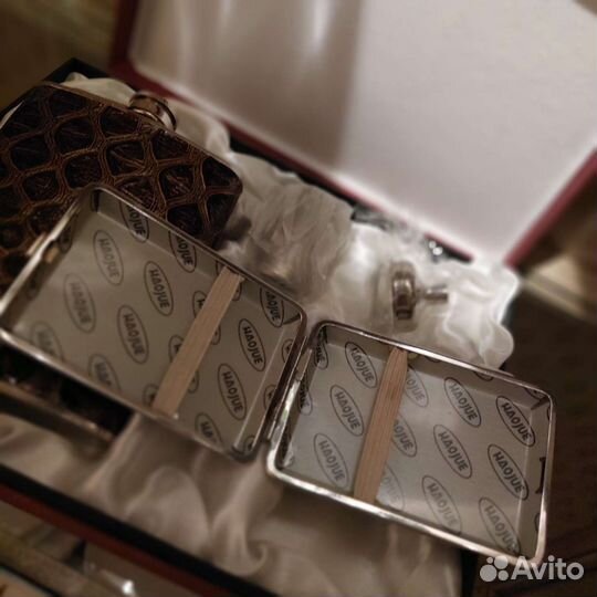 Подарочный набор - фляга, портсигар