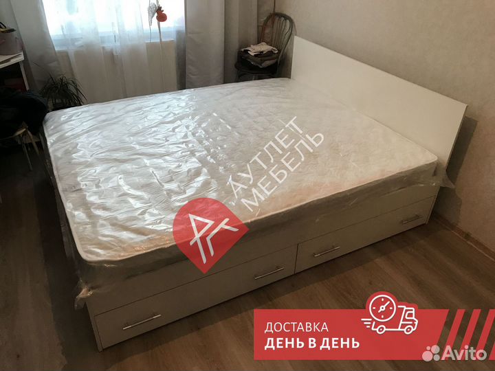 Кровать