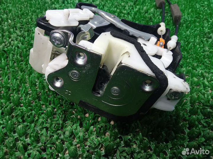 Замок двери задней правой Mitsubishi L200