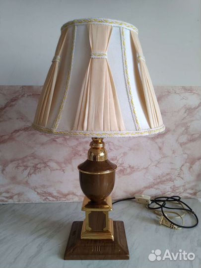 Лампа настольная нераб