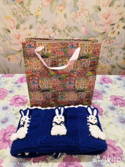 Детский вязаный плед с зайчиками