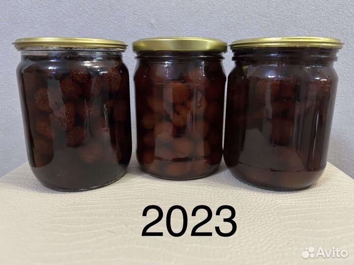 Варенье и ягоды с сахаром